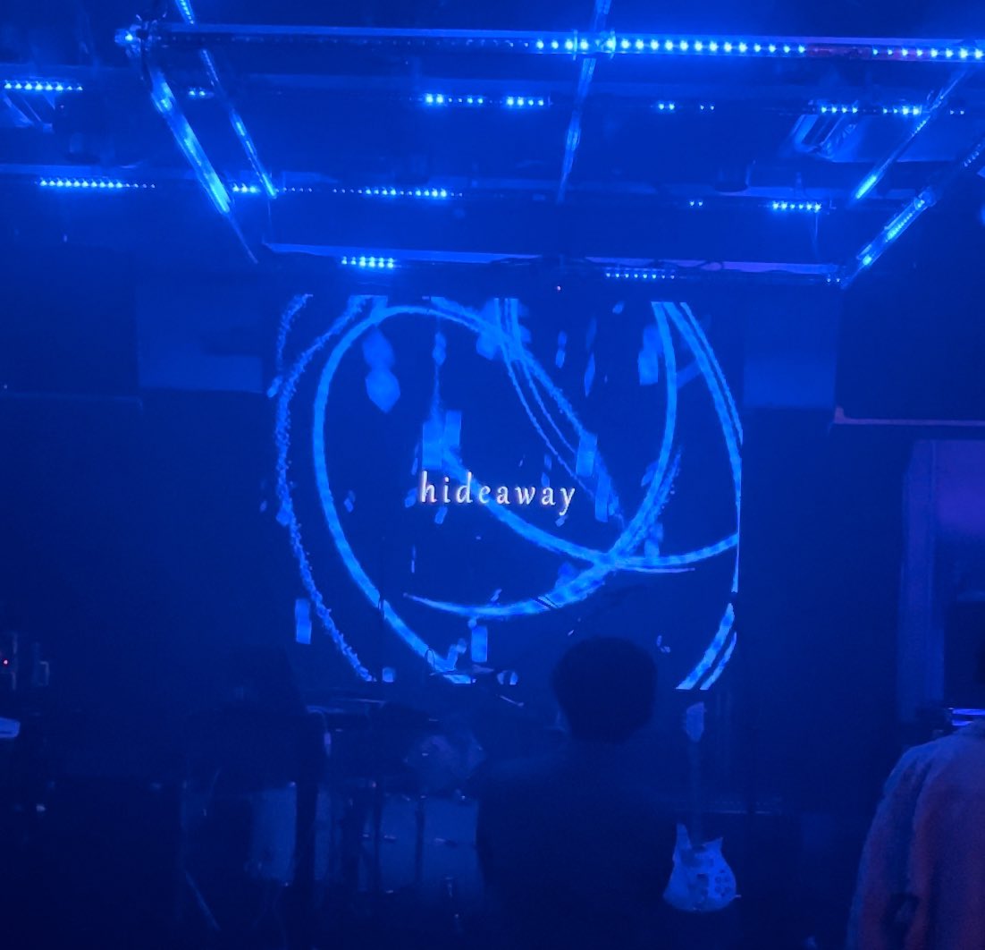 genki_mmy2023's tweet photo. hideaway@WOMB LOUNGE
0am初ライブ♪
控えめに言ってめっちゃ素敵で
めっちゃ楽しかった!
オシャレでグルーヴィーなサウンドも
歌声もほんと好き😆
#0am
#ゼロエーエム
#MAKIADACHI
#COMiNUM https://t.co/oOpIc5G8VL