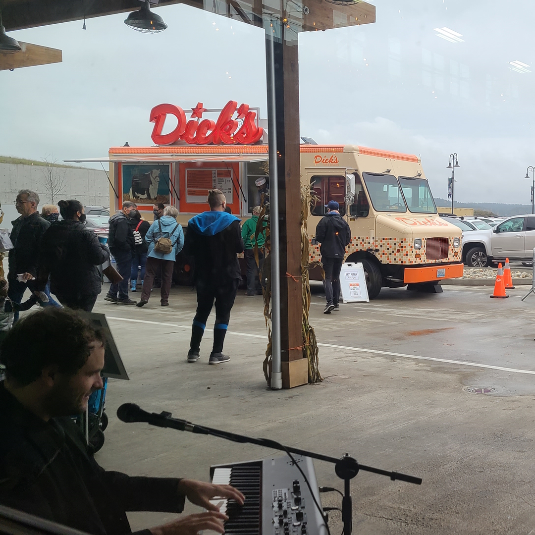 wmaruston's tweet photo. We are hosting the @DicksDriveIns's food truck this Saturday 11am-2pm. Get down here early as they will sell out! #tacomawa #rustonwa #proctordistrict #stadiumdistrict #pointdefiance #burgers #dicksdrivein #community https://t.co/WwY2Hs8CaO