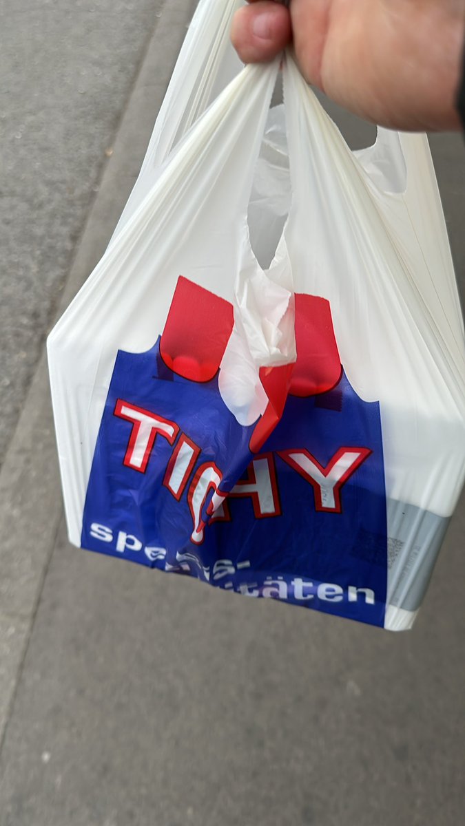 Mit Abstand das beste Eis im deutschsprachigen Raum, wer was anderes sagt isst auch seinen Döner ohne Soße 🙅‍♂️