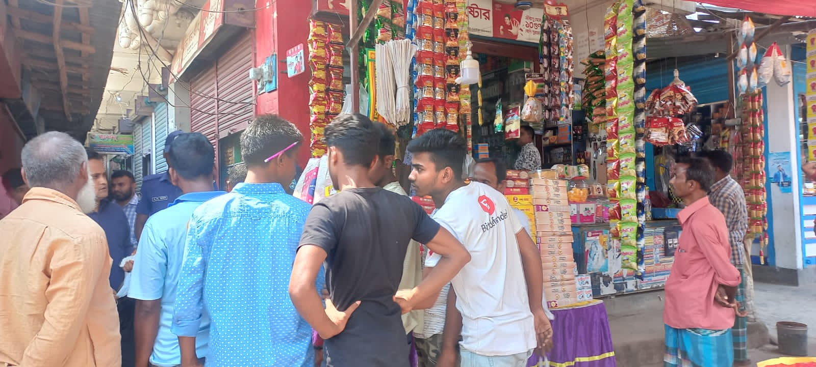 পীরগঞ্জে চার ব্যবসা প্রতিষ্ঠানকে আট হাজার টাকা জরিমানা