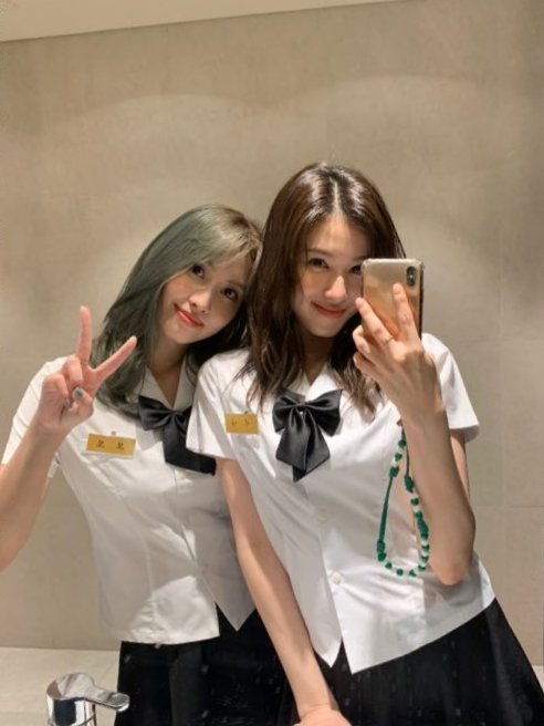 snmmfile's tweet photo. happy 11 years with samo 🩷💜
#11YearsWithSaMo
#사나_모모_입사_11주년_축하해
@JYPETWICE https://t.co/3sRYF8aTCj