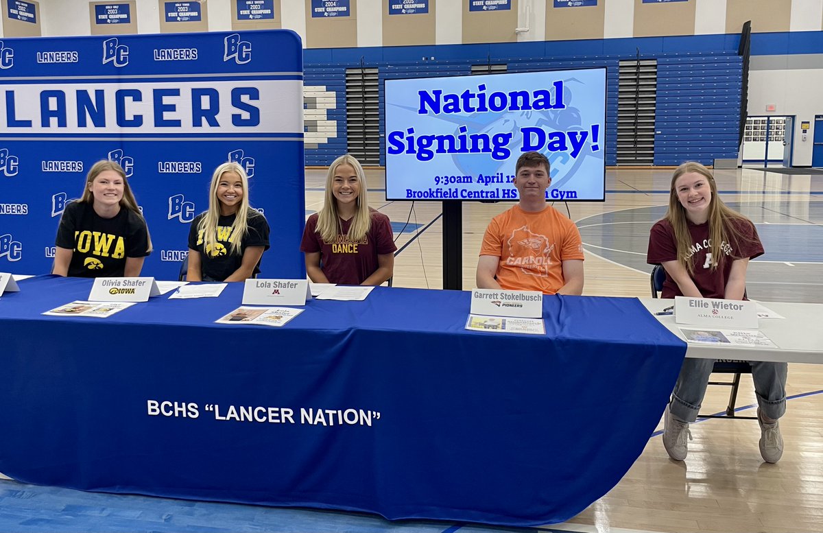 BCHS_SDE's tweet photo. Signing Day at BC!  Congrats to the student-athletes and good luck at the next level!   ⛳️⚾️🏈🏐💃🎮 #BCWhereUBelong

https://t.co/LmGb1RaC0I https://t.co/zyVG3Fxoi2
