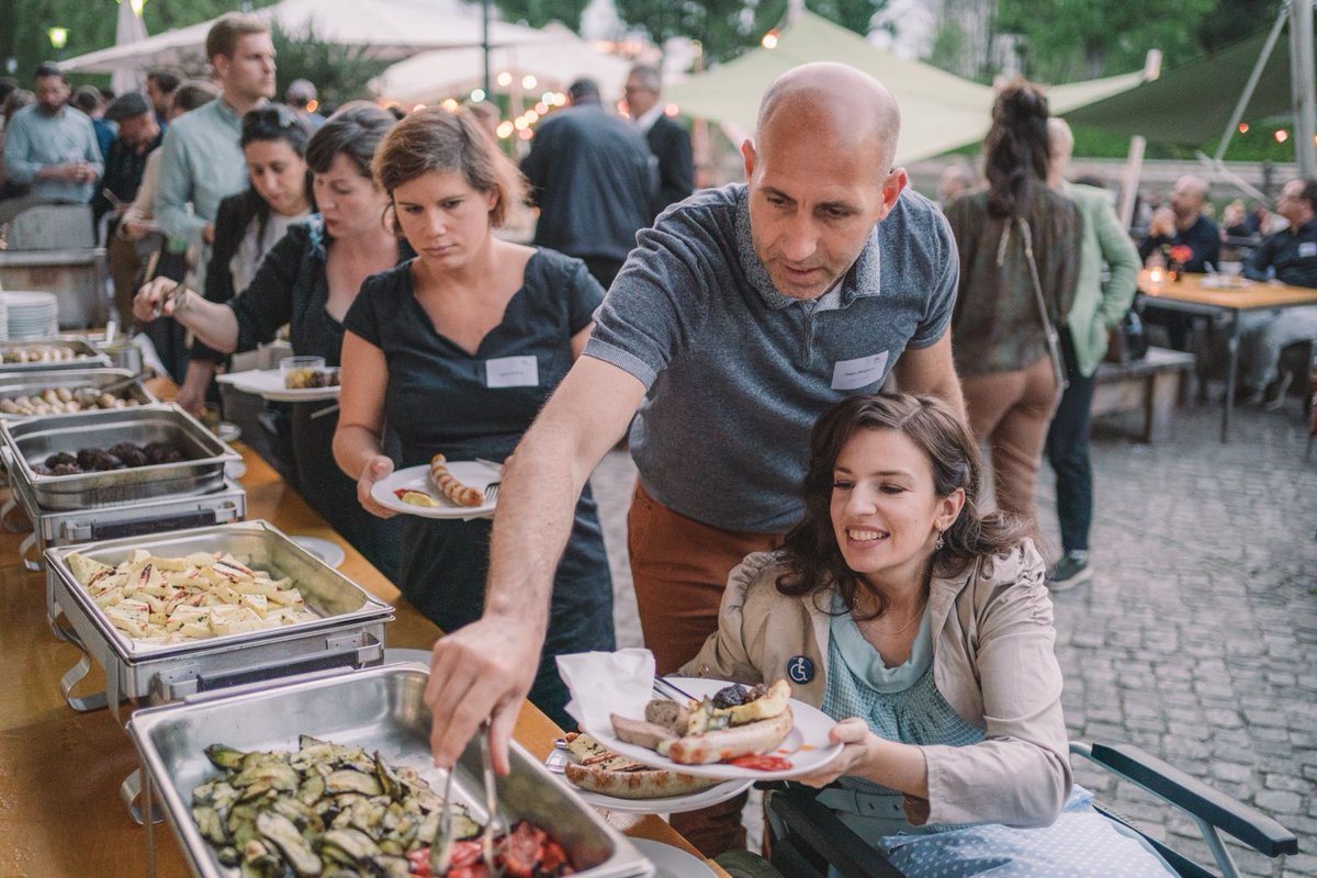 LenaStork's tweet photo. Lust auf #Digitalpolitik, spannende Gäste, gute Gespräche und Grillbuffet? Jetzt noch schnell für unseren #D64FJE anmelden und am 24.April in Berlin dabei sein: https://t.co/2t4TqU0GaN Wir freuen uns auf euch! (Fotos von 2022) https://t.co/gXMNXSzeNy
