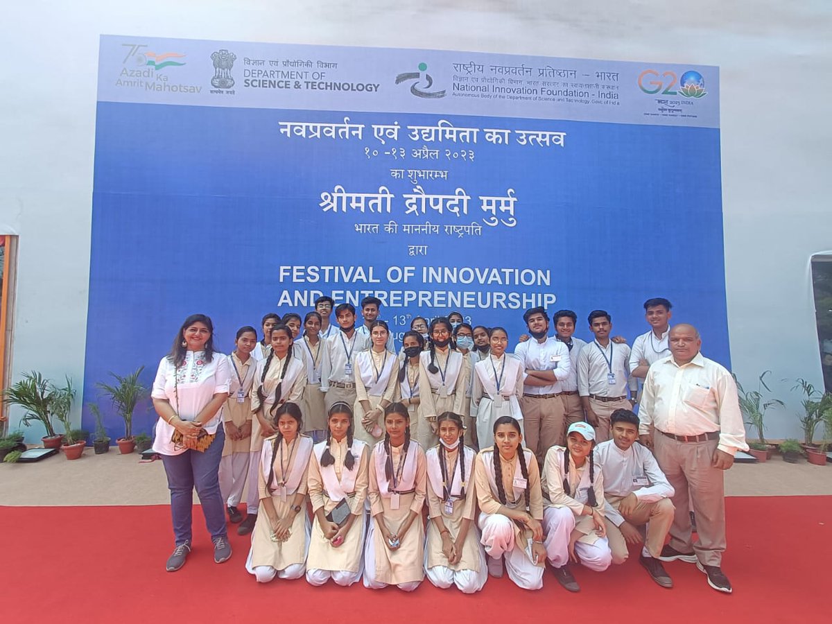 RpvvNandNagri's tweet photo. Students of RPVV Nand Nagri visited Rashtrapati Bhawan for the Festival of Innovation and Entrepreneurship. 
#RPVVNandNagri #RashtrapatiBhawan https://t.co/E0V3ds9oEH