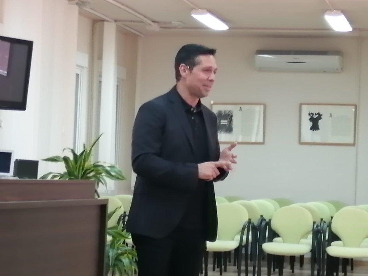 Primera sesión del curso #Actitud Positiva Inteligente en <a href="/CEPJAEN1/">CEP JAEN</a> con <a href="/fabian_villena/">Fabián Villena</a>. Sintonizando en FM🙌‼️🔆