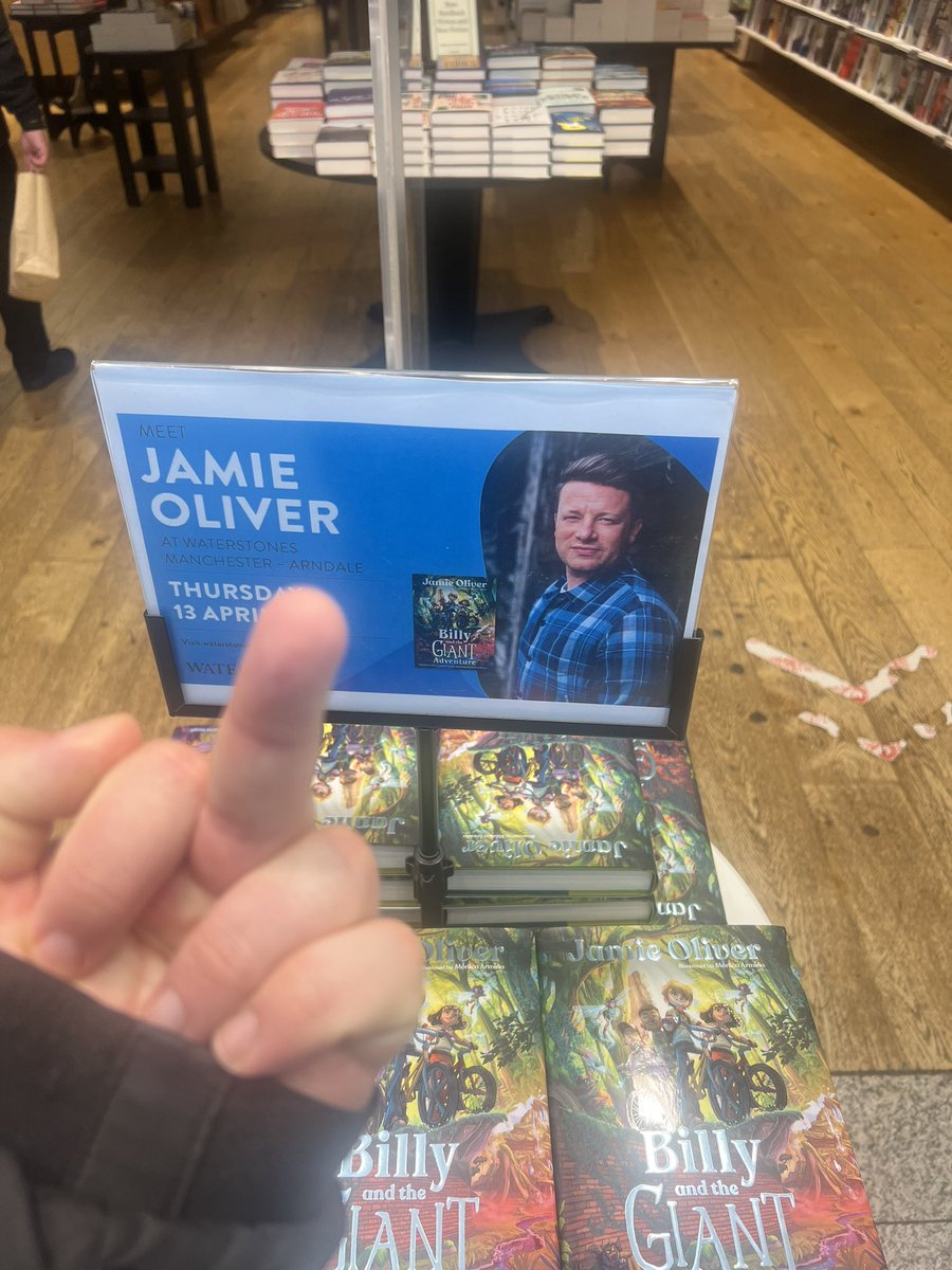 footballcoachGB's tweet photo. And this is what I think about @jamieoliver and his new toilet roll #expensivebogroll #shitcook https://t.co/0q0GZE9eiB