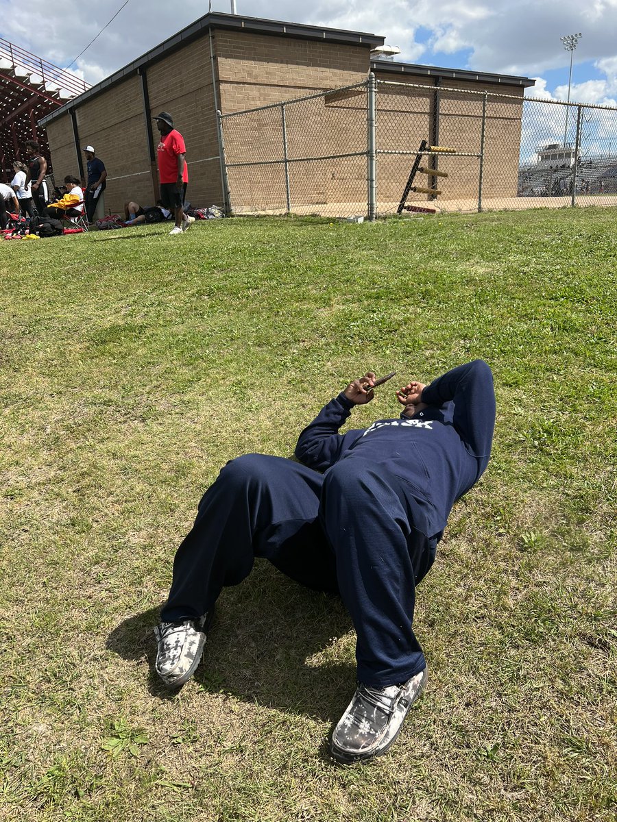 brotha_rhodes's tweet photo. This guy is always as relaxed . It’s me who’s a nervous wreck 😰 lololol. Let’s do work @BJRho3 #MeetDay #DistrictMeet #WeThrow https://t.co/59zPzR7z1N