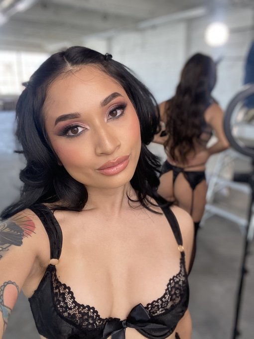 if you sub to my premium site RIGHT NOW you get a free video in ya inbox 📥  https://t.co/NtL9i0Ph0M https://t<a href="/tag/nsfwtwt"class="tags"><span>#nsfwtwt</span></a>