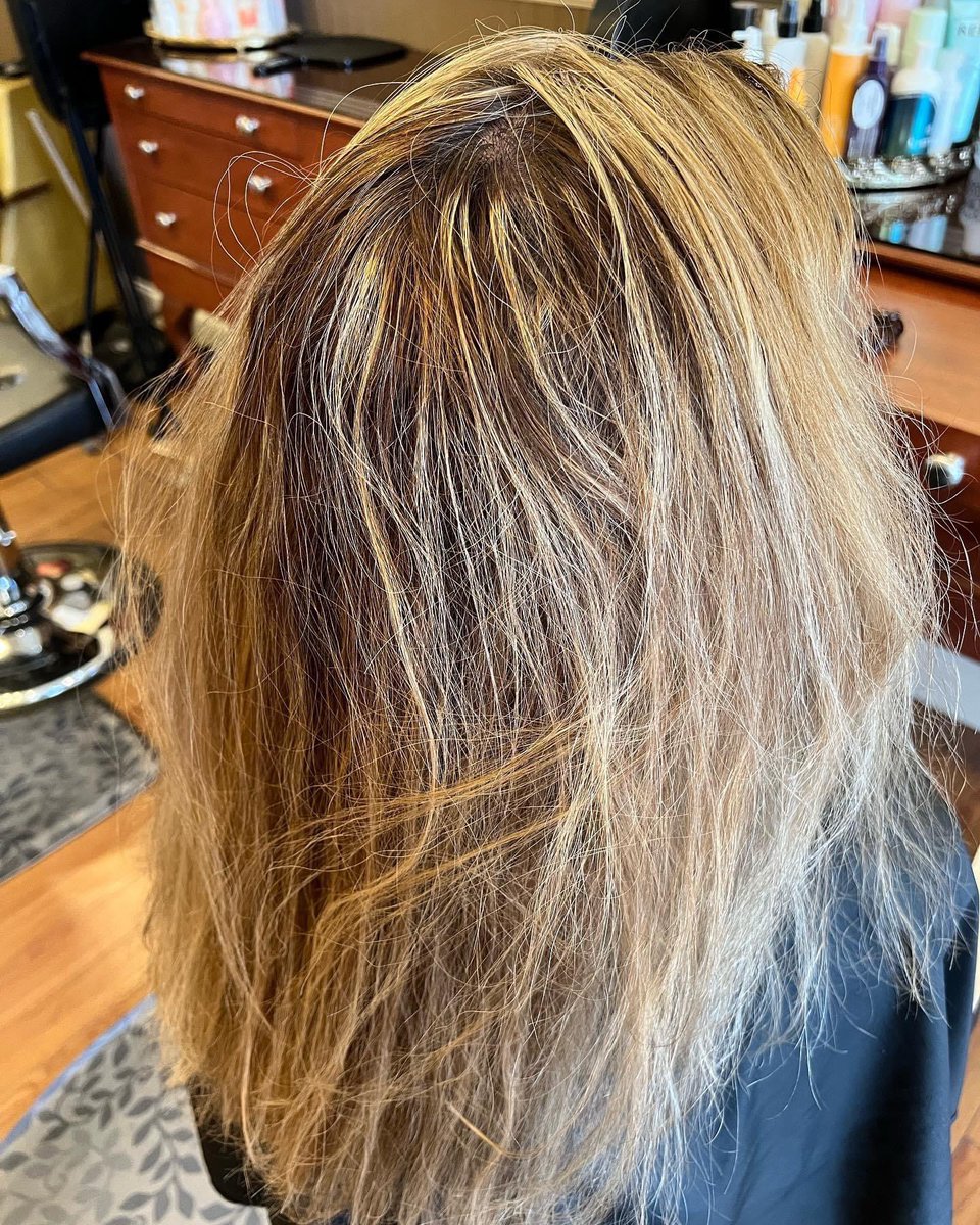 Gorgeous foilyage by Jilliane! Call or #bookonline at tranquilitynh.com. 

#haircolor #foilyage #highlights #hightlight #blonde #blondehair #blondehighlights #blondefoilyage #haircolorist #blondespecialist