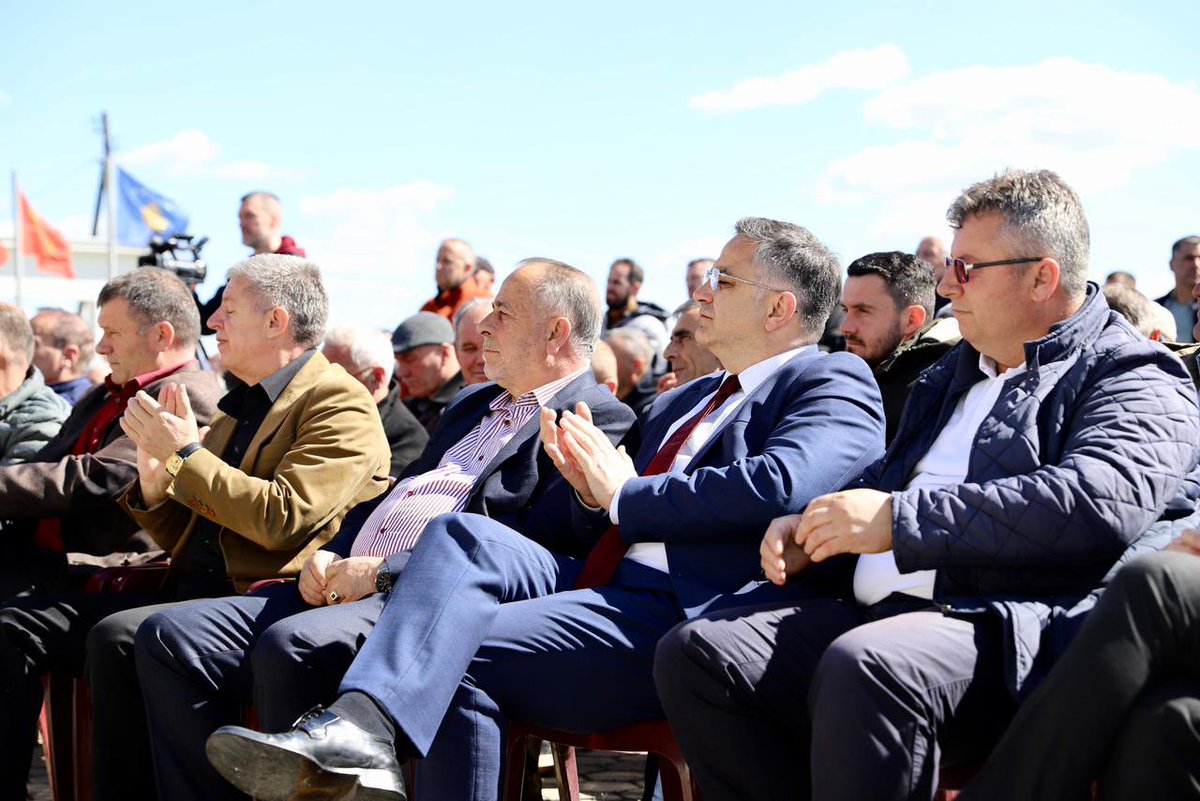 besnik_tahiri's tweet photo. Sot, 24 vjet pas rënies, dëshmori i kombit, Ekrem Dili tani e tutje do të prehet në varrezat e dëshmorëve në fshatin Penu të Podujevës. Respekti dhe nderimi ndaj gjithë atyre që dhanë gjithçka për lirinë e Kosovës do të jetë i përhershëm! https://t.co/qcM8zfYKtX