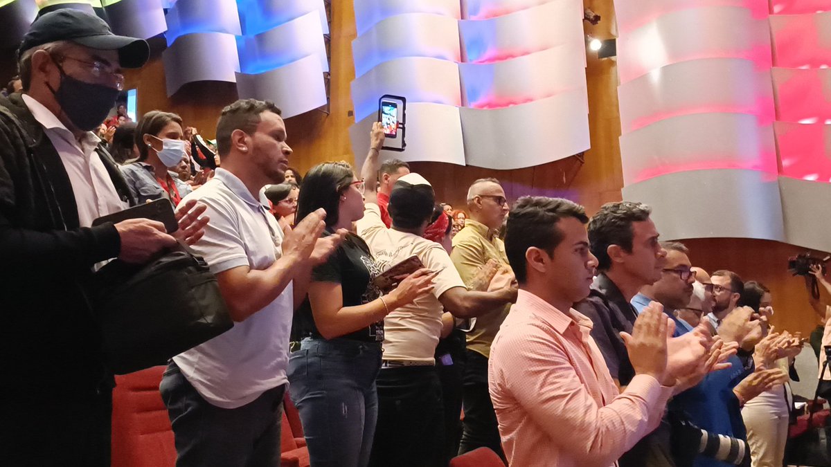 Bolipuertos__ve's tweet photo. Bolivariana de Puertos participa ratificando el apego de la vigencia del Acuerdo de Ginebra de 1966, en el taller "La Controversia Territorial sobre la Guayana Esequiba" orientado por especialistas activos en la defensa de la soberanía de nuestra Patria🇻🇪
#RebeldíaComunicacional https://t.co/pUiiR2FNXf