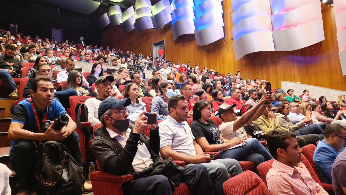 Bolivariana de Puertos participa ratificando el apego de la vigencia del Acuerdo de Ginebra de 1966, en el taller "La Controversia Territorial sobre la Guayana Esequiba" orientado por especialistas activos en la defensa de la soberanía de nuestra Patria🇻🇪
#RebeldíaComunicacional