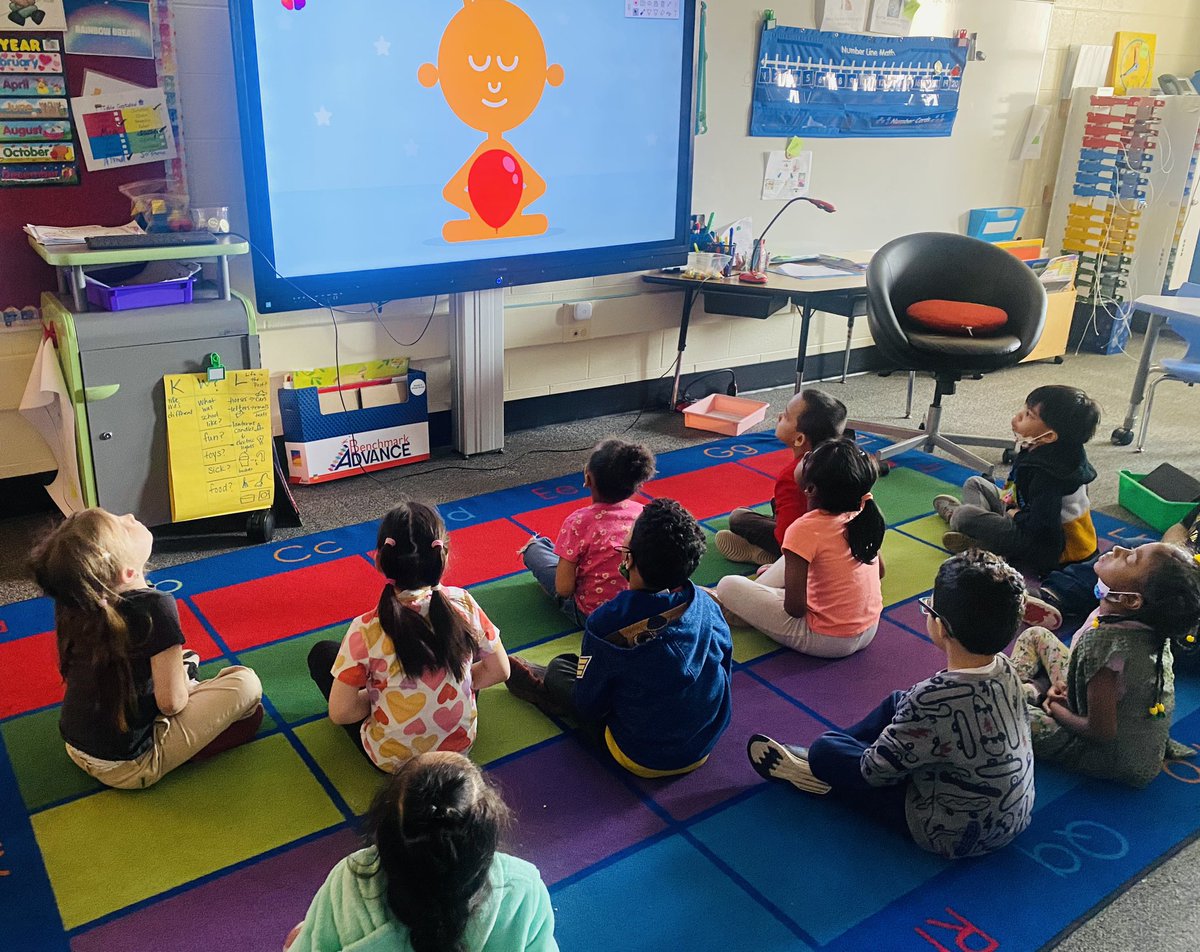 MrsDoyleSD54's tweet photo. After recess 🛝we do mindful breathing to get our minds 🧠focused to write ✍️ #wearemuir #muirmoments #sd54 #walkproud #kindergarten #centered https://t.co/4lHv16fDih