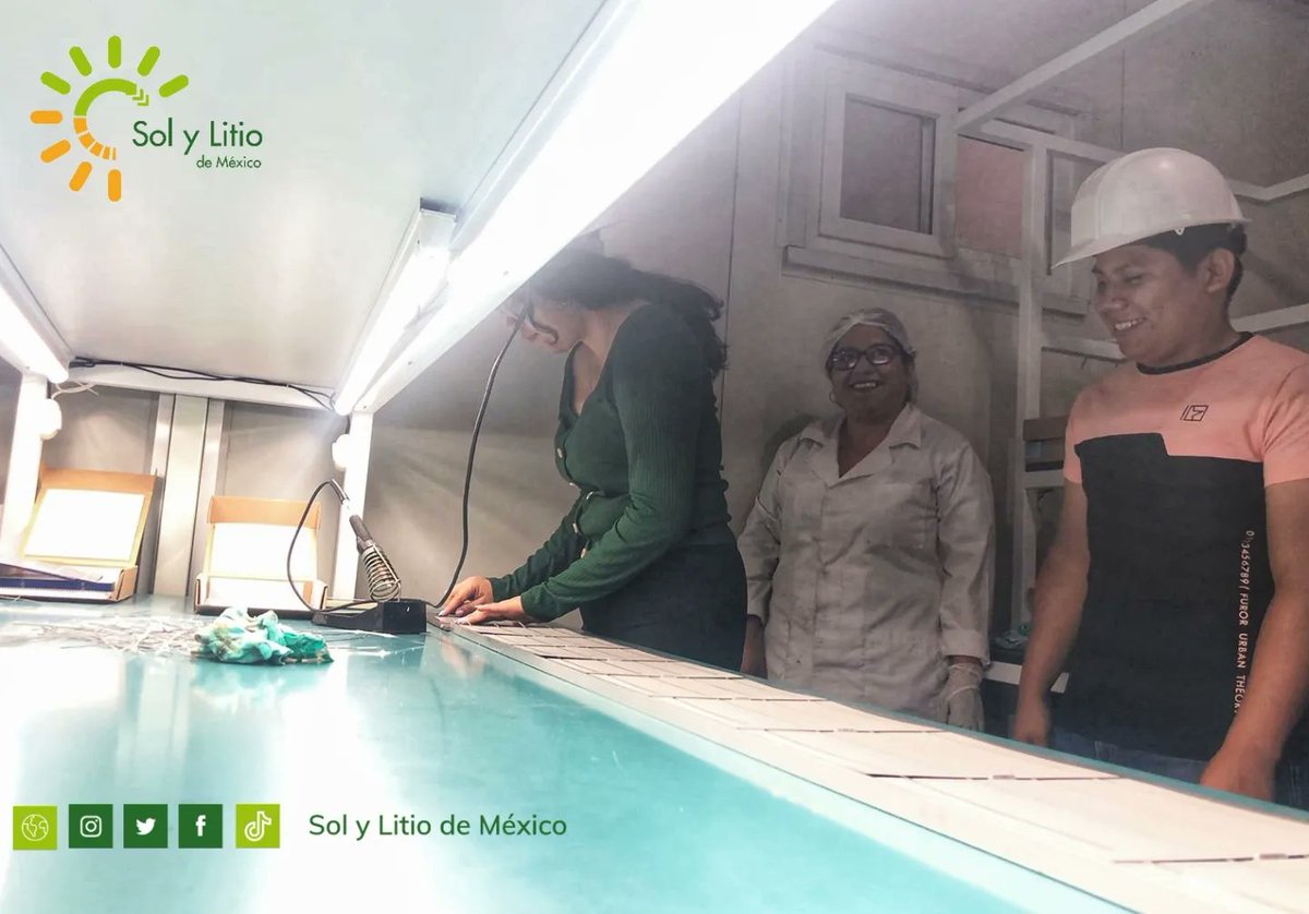 Tuvimos la visita del <a href="/Tec_Zongolica/">TecnológicoZongolica</a> Extensión Nogales a nuestro Centro de Capacitación y Formación en Energías Renovables 👷👩‍🔧⚙️🔋☀️

Gracias al Dr. Hilario Martínez por la gestión y participación 🧠🤝

¡Bienvenidos mentes brillantes! 🙌💫✨