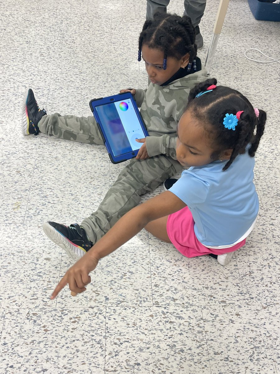 Madoc_Library's tweet photo. K2 played with the Sphero minis today. I was proud to watch as they supported each other in their learning. https://t.co/bosCBcpvRe