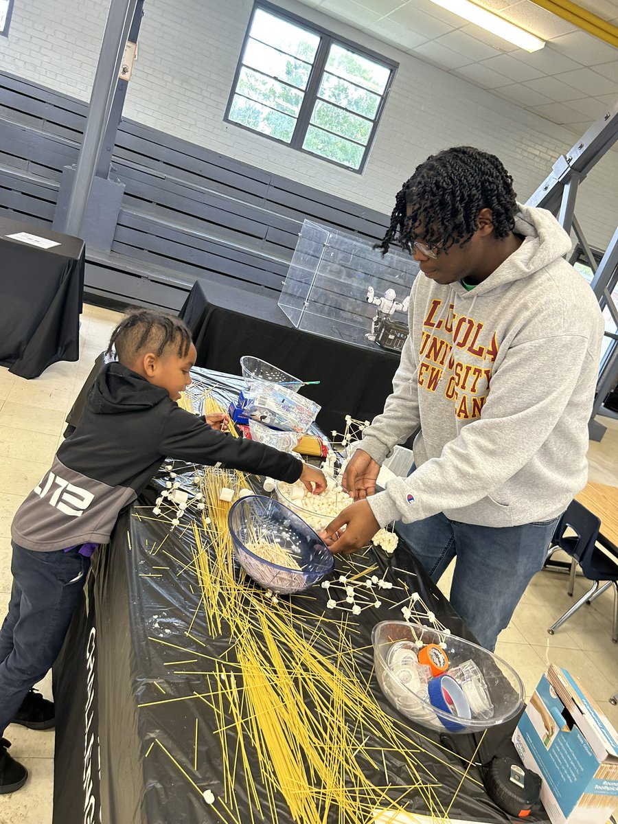 STEM_WASHINGTON's tweet photo. Ss had an exciting day at STEM Fest !!! Our scholars explored technology, designed structures, and  chemical reactions,and so much more. #STEMFest @STEMNOLA https://t.co/YGBnkwiUeO