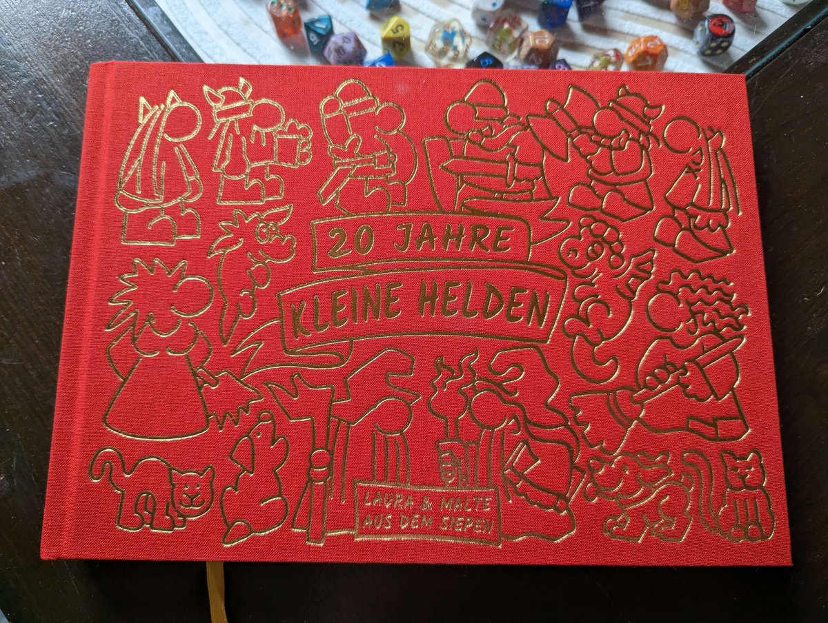 conventusleonis's tweet photo. Weiter geht's mit den Verlosungspreisen...
...klein aber fein, wir danken @SystemMatters  für "20 Jahre Kleine Helden", die uns mit ihren Heldentaten immer wieder zum Schmunzeln bringen. https://t.co/9vkx5YO6hK