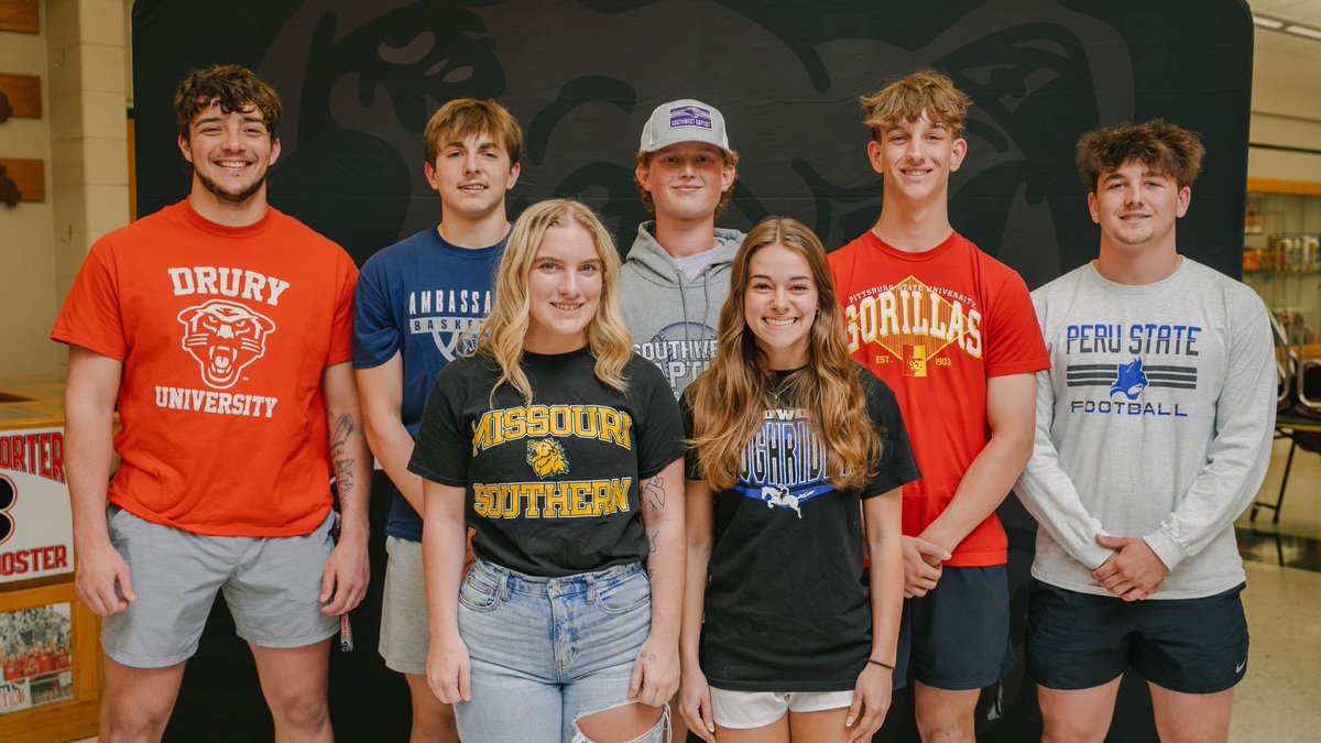Congrats to todays NLI Signees:
🤼‍♂️ Cayden Bolinger -Drury
🏈 Chance Benford - Peru State
🏀 Xavier Perkins -OCC
⚽️ Lexi Carpenter -Crowder
⚾️ Jacob Ford -SBU
⚾️ Lucas Vanlanduit -Pitt State
📣 Alyssa Shook -MSSU