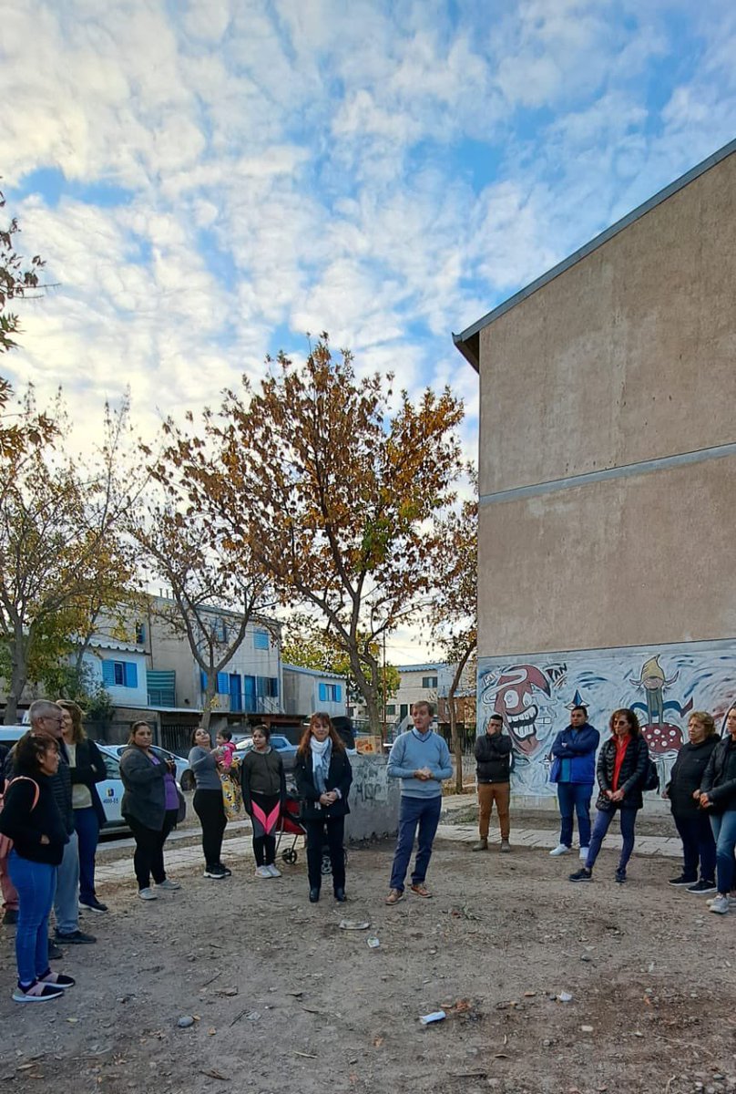 ATortorielloOk's tweet photo. En el Barrio 1.200 viviendas de Cipolletti junto a @Vale_Locacciato 
Nos acompaña un cielo inmenso patagonico y la esperanza de muchos vecinos que quieren un cambio de manera urgente. https://t.co/VQTMOInqLC