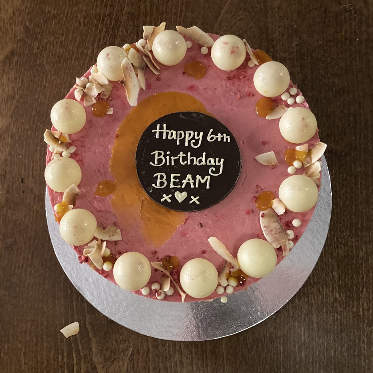 DrChowman's tweet photo. It’s hard to believe we founded #BEAMNetwork 6 years ago today. Thank you everyone who came to celebrate with us tonight 😭❤️
Delicious cake by @cutter_squidge ran by 2 BESEA women! https://t.co/ahuXKdhrjq