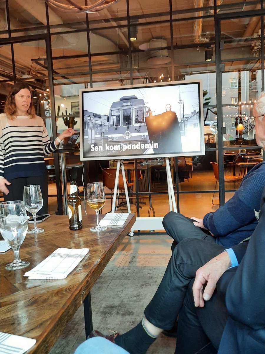 RotarySumpan's tweet photo. En liten återblick på hur det var i kollektivtrafiken för tre år sedan. Tack för ett informativt, intressant och stundom riktigt roligt föredrag, @Wichman_K och Per Hallberg. https://t.co/DrK8Qg4X5i