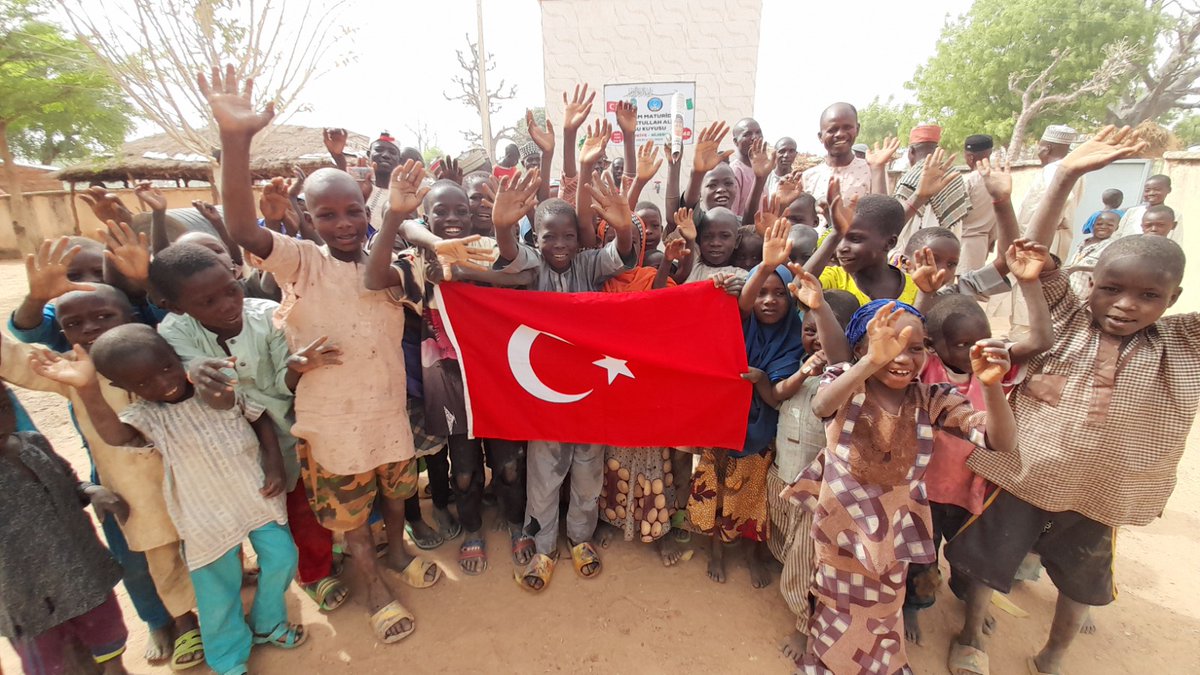 Emirsultan_IYH's tweet photo. Selamünaleyküm ve rahmetullah

#Emirsultan Gönüllüleri desteği ile niyet edilen 36. #Su kuyumuz  #Afrika #Nijerya da Aziz mahmud  hüdai vakfı aracılığı ile  inşaa edildi #Hicri 1444 #Ramazan-ı Şerif de açıldı elhamdülillah.

#Sukuyusu 
#Afrika https://t.co/j7A8SDQBQm