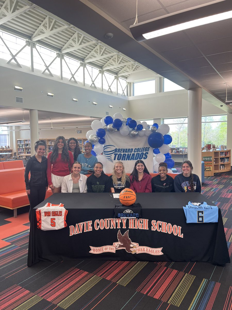 DCHSWBB's tweet photo. Congratulations to Somer Johnson for taking her talents to the next level! You’ve worked hard and we are all so proud of you💙 @TornadosWBB @CE_RiseWBB @somerj_101 https://t.co/PjjOzaMdQK