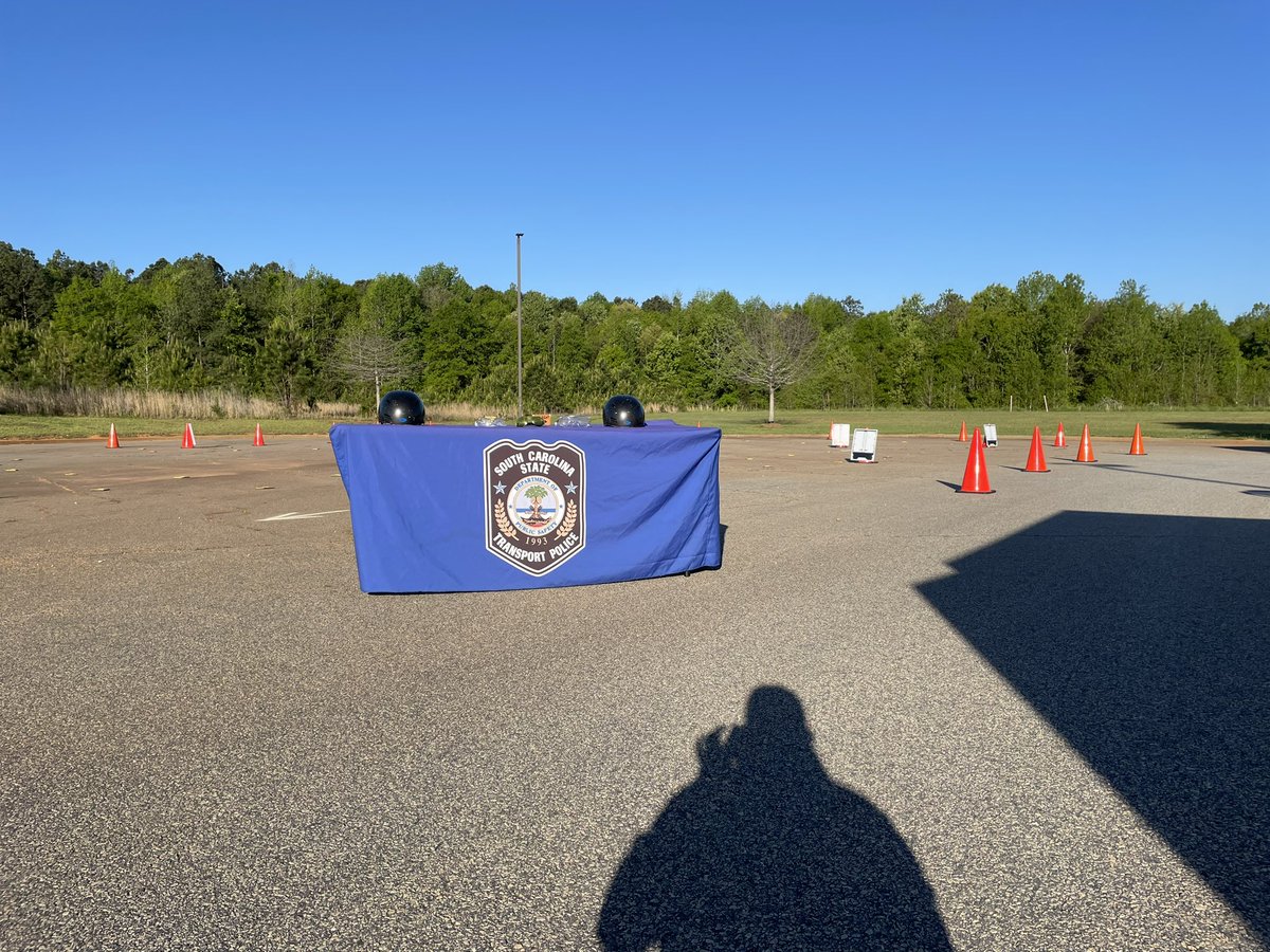 STP_CRO's tweet image. The DTZ team had a great time at Mid-Carolina High School today. If you want a hands-on education about distracted driving around commercial vehicles, contact donaldwturner@scdps.gov #drivetozero #targetzero
