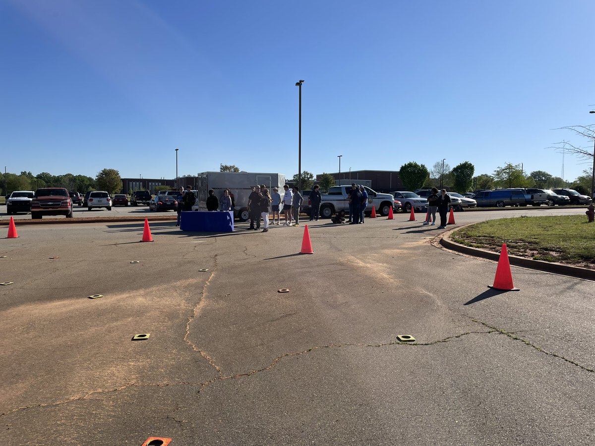 STP_CRO's tweet image. The DTZ team had a great time at Mid-Carolina High School today. If you want a hands-on education about distracted driving around commercial vehicles, contact donaldwturner@scdps.gov #drivetozero #targetzero