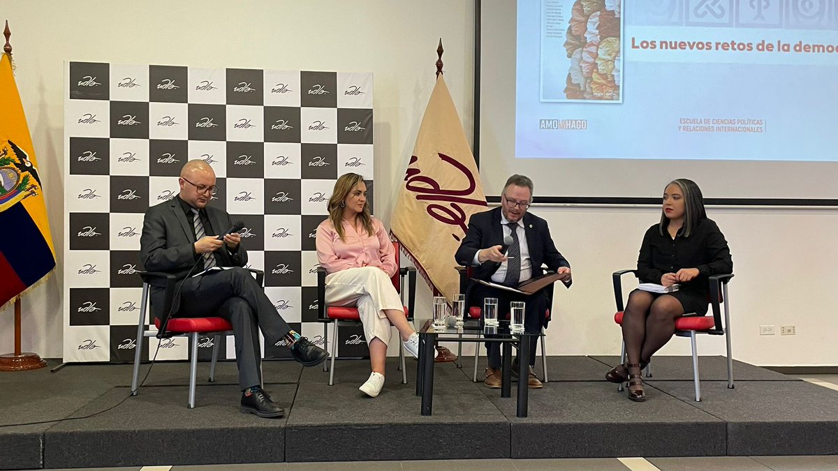 cpri_udla's tweet photo. #LibrosUDLA | La semana pasada #UDLAediciones y @cpri_udla presentaron: “Nuevos retos de la democracia”, un libro que genera un diagnóstico sobre el estado de los desafíos imprescindibles que tiene este sistema político. 🌐

Descargarlo en https://t.co/XIhaQ01N9u https://t.co/T2epXB1ZkT