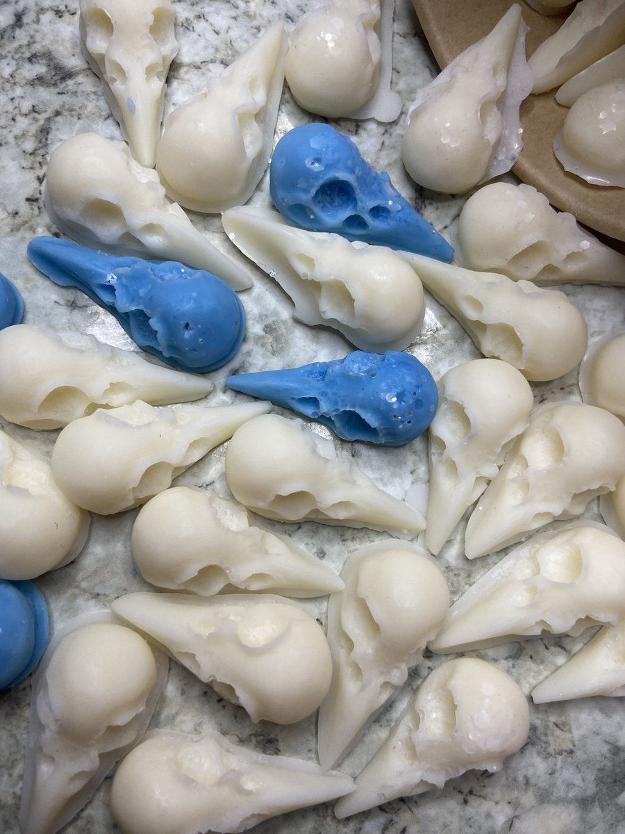 Crow wax melt scoop