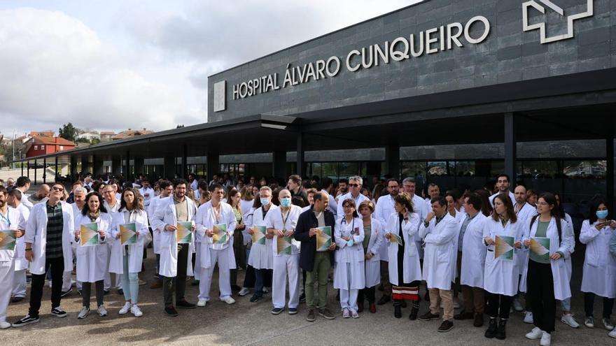 Cardiología Vigo (@resiscardiovigo) on Twitter photo Es importante que se entiendan los motivos de la huelga indefinida del 11 de abril. Los medic@s ni quisimos ser héroes en la pandemia, ni queremos ser villanos ahora. Tan solo queremos trabajar en buenas condiciones, que se nos valore y que se nos respete. Es importante que se entiendan los motivos de la huelga indefinida del 11 de abril. Los medic@s ni quisimos ser héroes en la pandemia, ni queremos ser villanos ahora. Tan solo queremos trabajar en buenas condiciones, que se nos valore y que se nos respete.