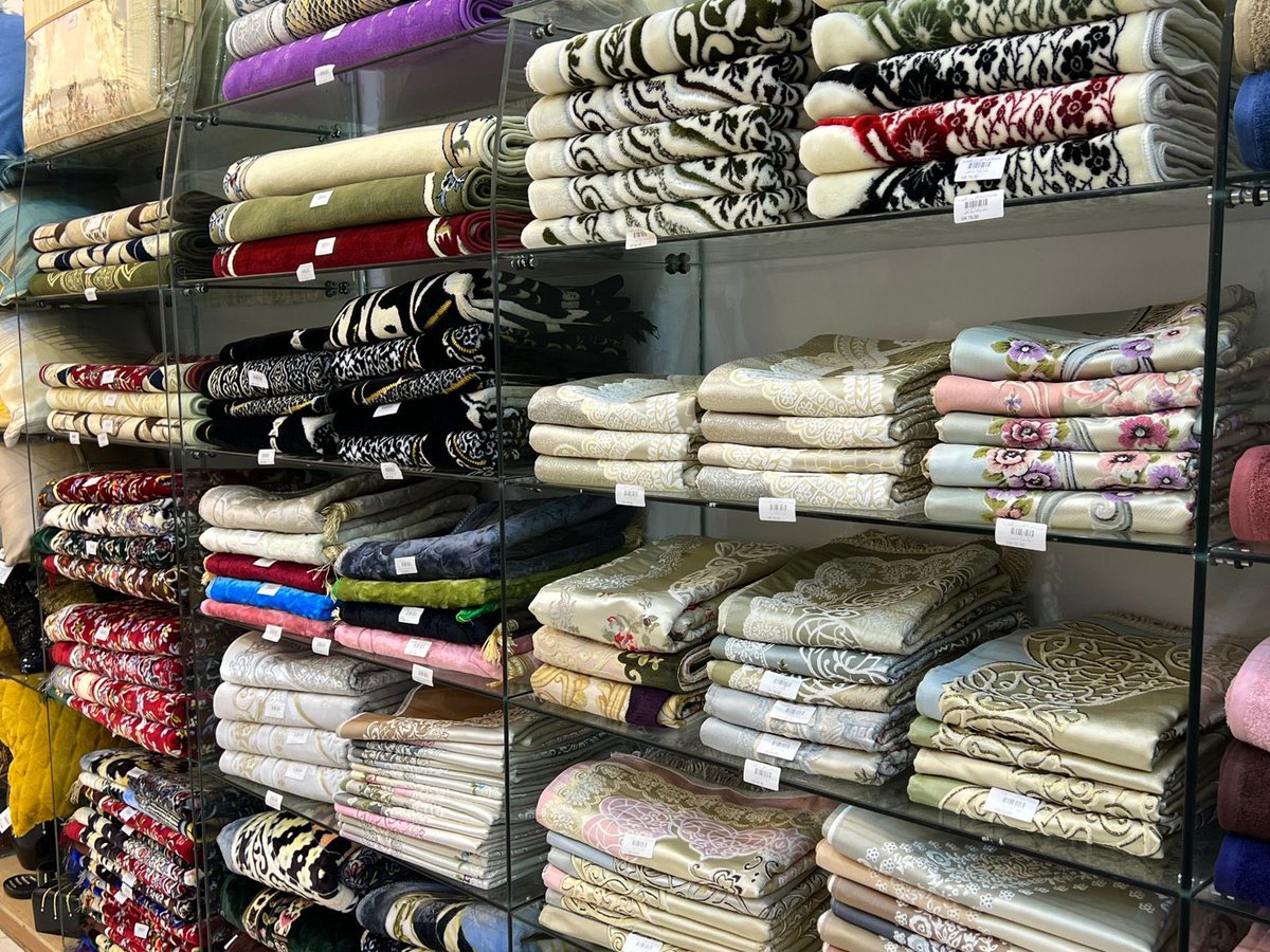 soonmadinah's tweet photo. " لمسة العروس "

محل متكامل لمفارش غرف النوم يو��روا موديلات متنوعة بجودة عالية وسعر مناسب ، بالاضافة إلى المخدات واللباد وقسم لشراشف الصلاة والمناشف و ارواب الاستحمام والمعطرات ، تقدروا تزوروا فرعهم أو تطلبوا عن طريق المتجر الإلكتروني 
ㅤ 
@lamsatalarous 

المتجر الإلكتروني: https://t.co/gOhSGvJLFa

📍الموقع : باقدو - طريق الامير مقرن