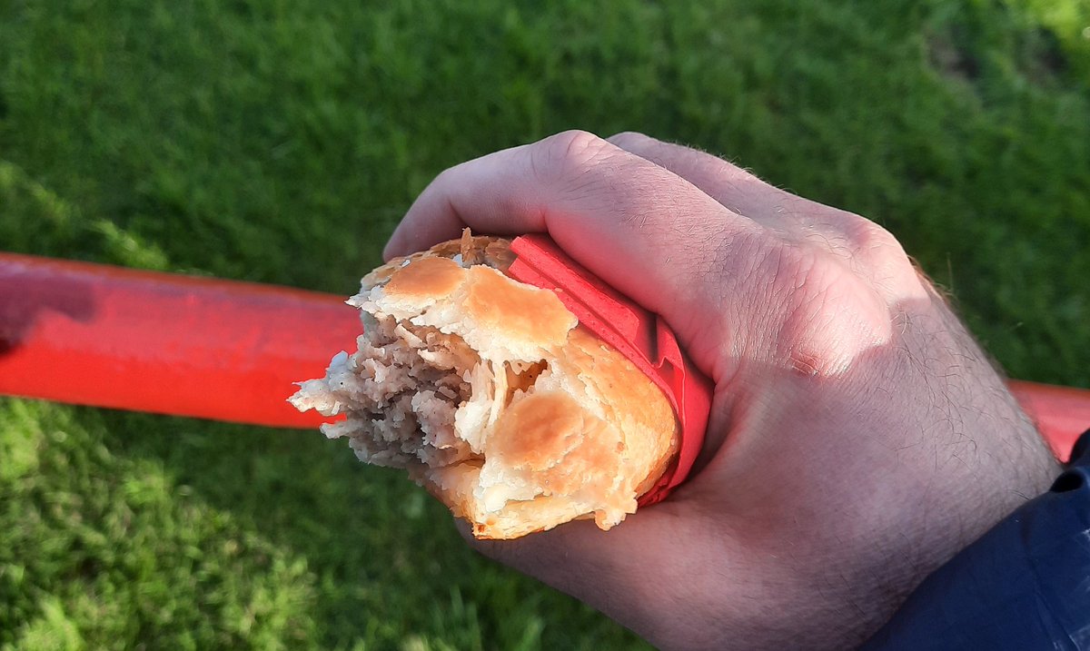 martinh1972's tweet photo. 2️⃣0️⃣2️⃣3️⃣ l 2️⃣9️⃣
@KinnoullFC 1️⃣ - 1️⃣ @LuncartyFC
Crowd of around 2️⃣5️⃣0️⃣
4️⃣ 🐕
🥧☕️ 8️⃣/1️⃣0️⃣
The best thing about the game was the sausage roll
Both teams cancelled each other out
#kinnoull #luncarty #sasageroll #groundhopping https://t.co/MdR9zy0mqg