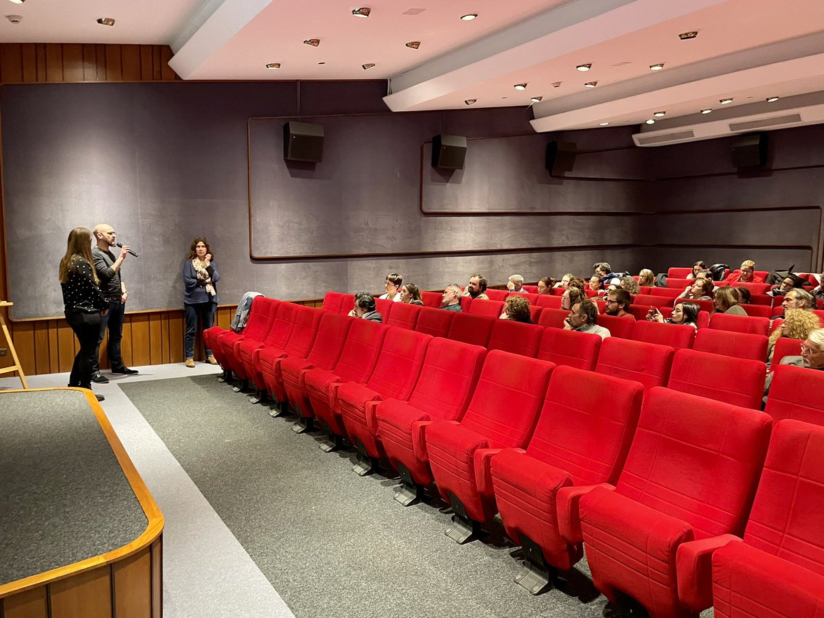 Projection de « L’école est finie » de <a href="/ju_chauvin/">Julie Chauvin</a> et débat sur comment l’<a href="/education_gouv/">Ministère Éducation nationale</a> abîme les humains petits et grands @PhilippeMeirieu et sur l’école que nous souhaitons comme socle de notre société 
<a href="/PapNdiaye/">Pap Ndiaye</a> <a href="/EmmanuelMacron/">Emmanuel Macron</a> : il y a urgence 🚨