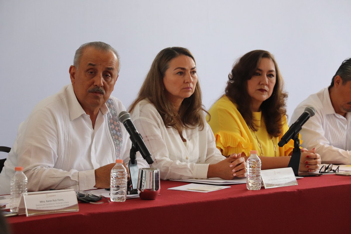 DIFTabasco's tweet photo. Al encabezar la 4ta sesión ordinaria de SIPINNA, el gobernador @cmmerino  aseveró que en Tabasco ‘no le damos ni le daremos la espalda’ a este segmento de la población, porque representa la base para la construcción de un estado esperanzador y promisorio. https://t.co/zio8NafUZT