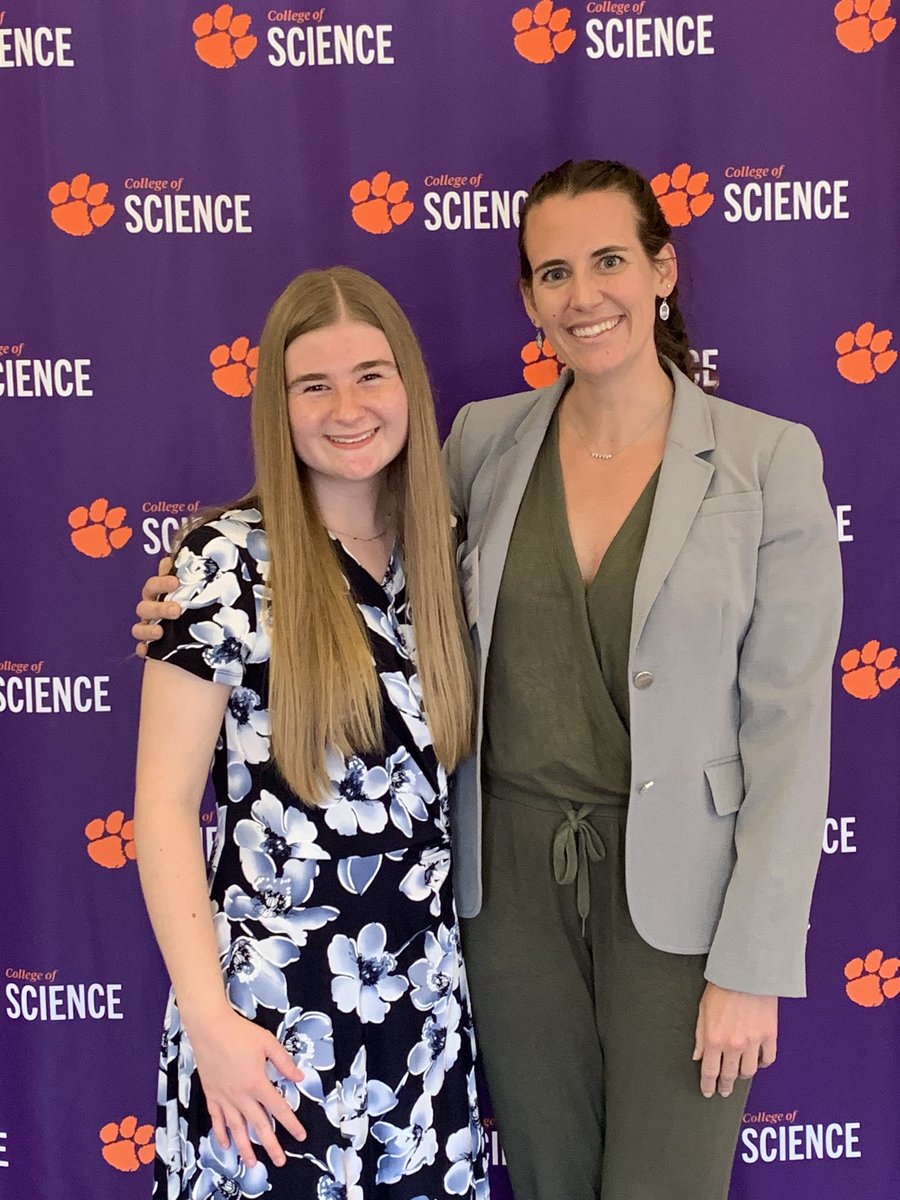 Congrats to @Dani_LaVigne_ for being selected as the @ClemsonScience outstanding senior!! The Larsen Lab has been so lucky to have you for the last 3 years. ❤️❤️❤️