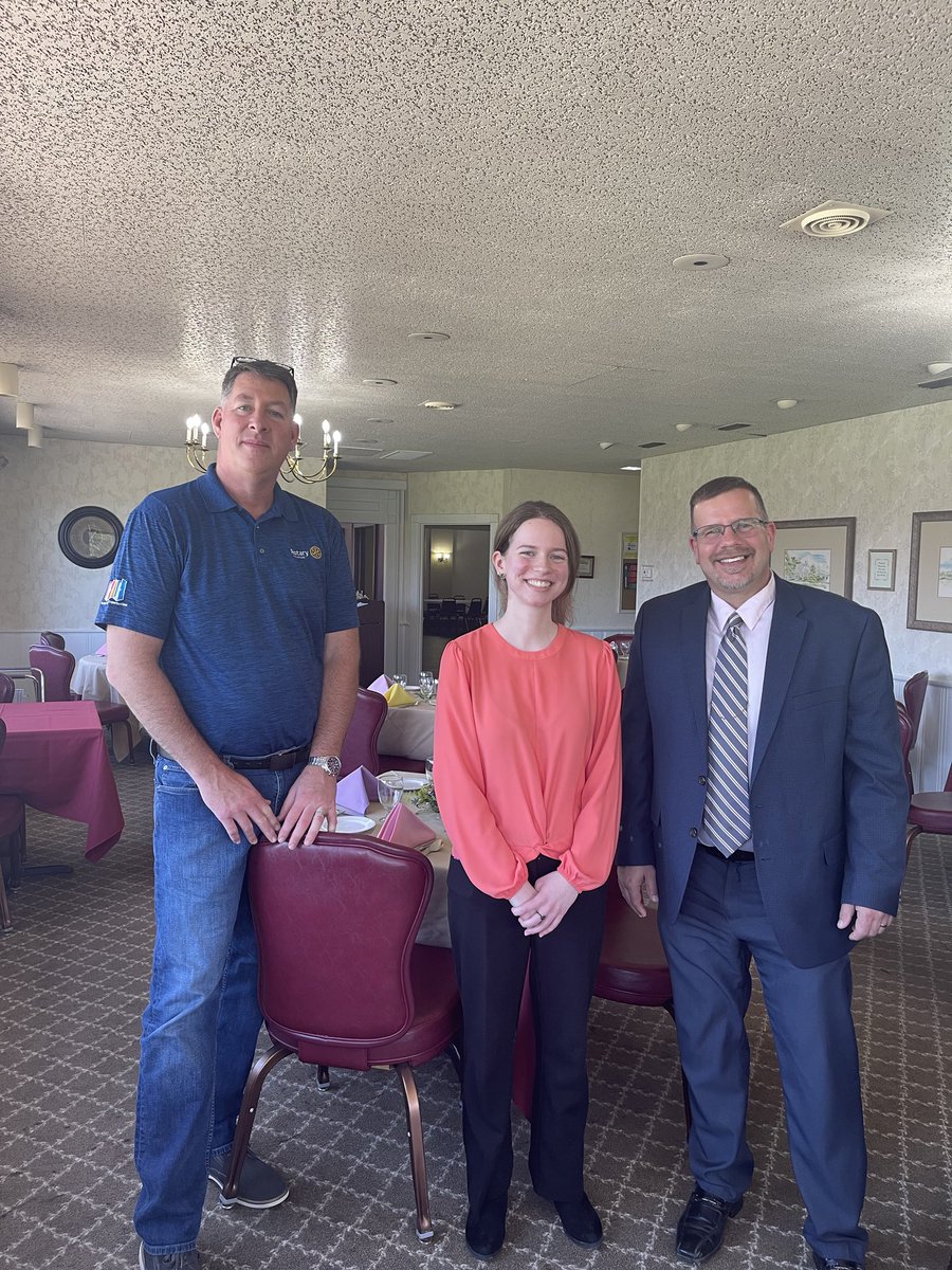 MECTC_Buffalo's tweet photo. Today senior Adrian Griffin was recognized for her excellent academic achievements and talented abilities in Graphic Art and Design by Cambridge Rotary. #Rotary #MECTC #GraphicArt https://t.co/6dHdE4cGES