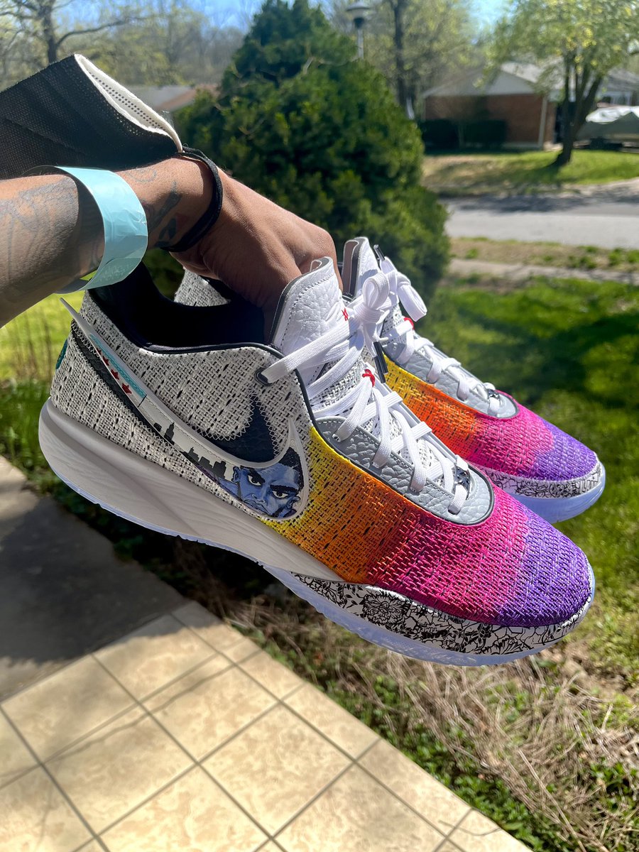 slanderski's tweet photo. Can we retweet this until it gets to @AntDavis23 or @KingJames or someone that can get them to AD?!?!?!?🤔🤔🤔🤔 Sz 17!!!!!  My boy @vex1731 on IG did these for him!!!! https://t.co/gDn7OkWiEK