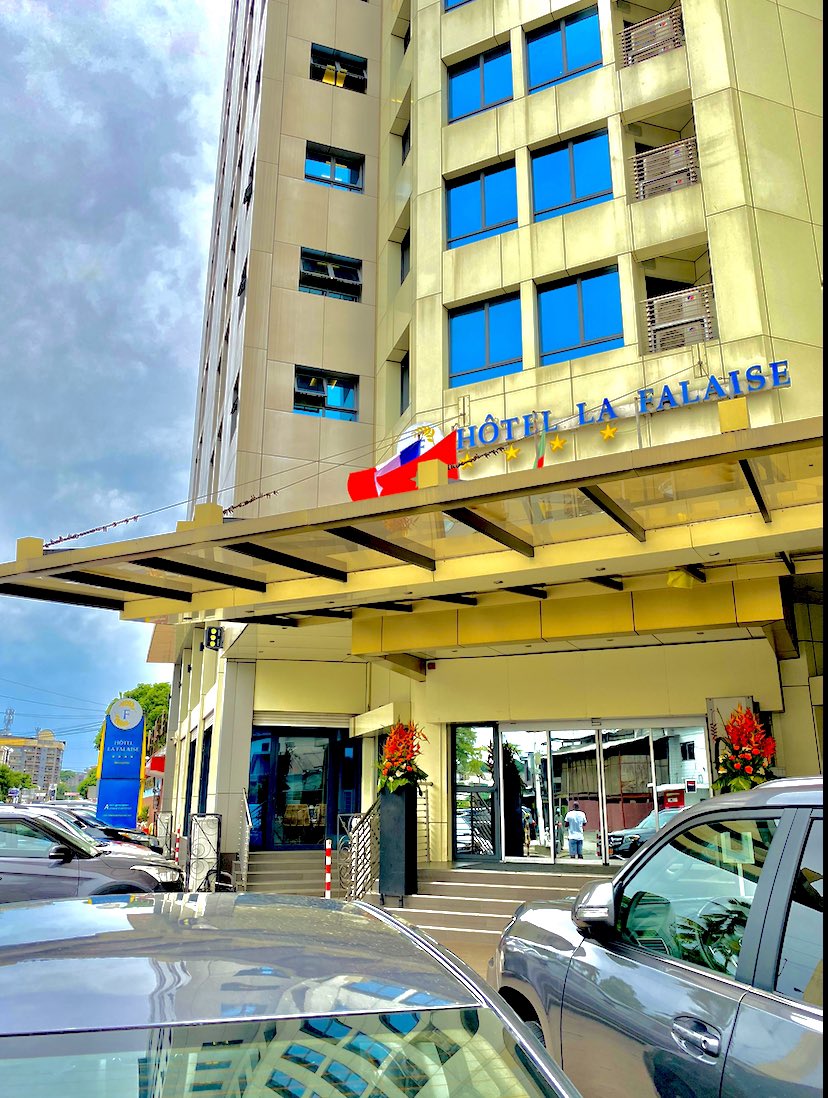 Séjourner à l’hôtel La Falaise Bonapriso, c’est faire le choix d’être heureux. 🤩

Infos et réservation : (+237) 233 43 99 12 / 656 00 64 44