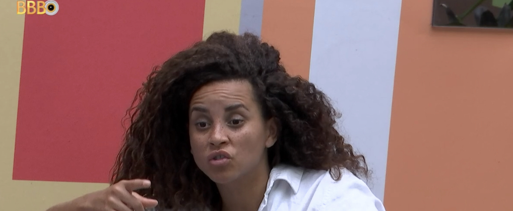 Dantinhas's tweet photo. Domitila: "Eu tenho certeza que o público que vota para ajudar a Bruna não é o mesmo que vota pela Sarah. E será que o público que vota a favor de Sarah tem a mesma acessibilidade/tempo para ficar 24 horas votando?" #BBB23 https://t.co/qpU1qUSt2Z
