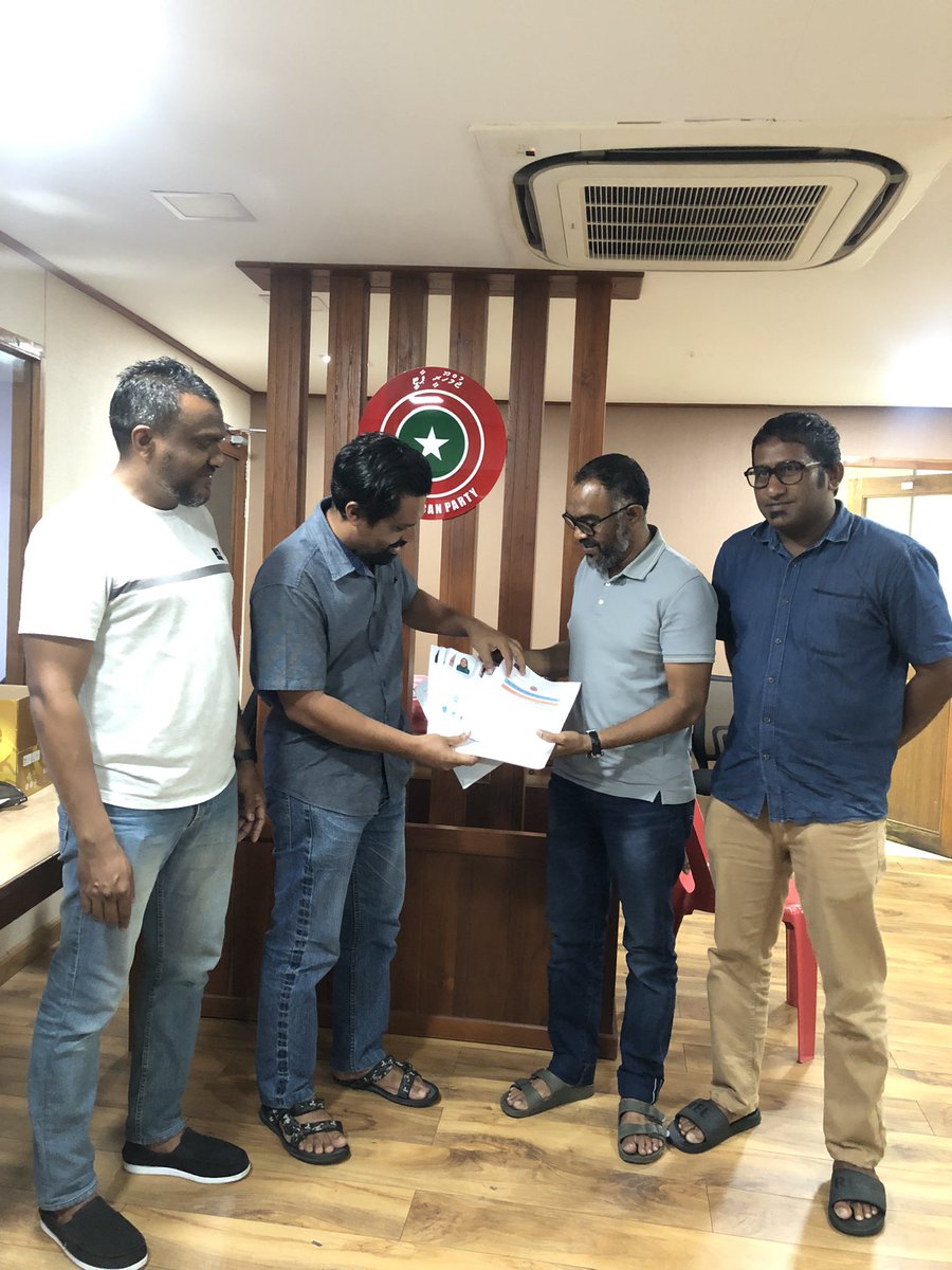 Faru_Fuvahmulah's tweet photo. Dhiggaru Dhaairaage form thah havaalu kurun.
#Jpians
#MembershipIthurukurun
#Q2023
#QN2023
#Qasim2023
@JPSecretariat @qasimibrahim https://t.co/nPHpJbYyaU