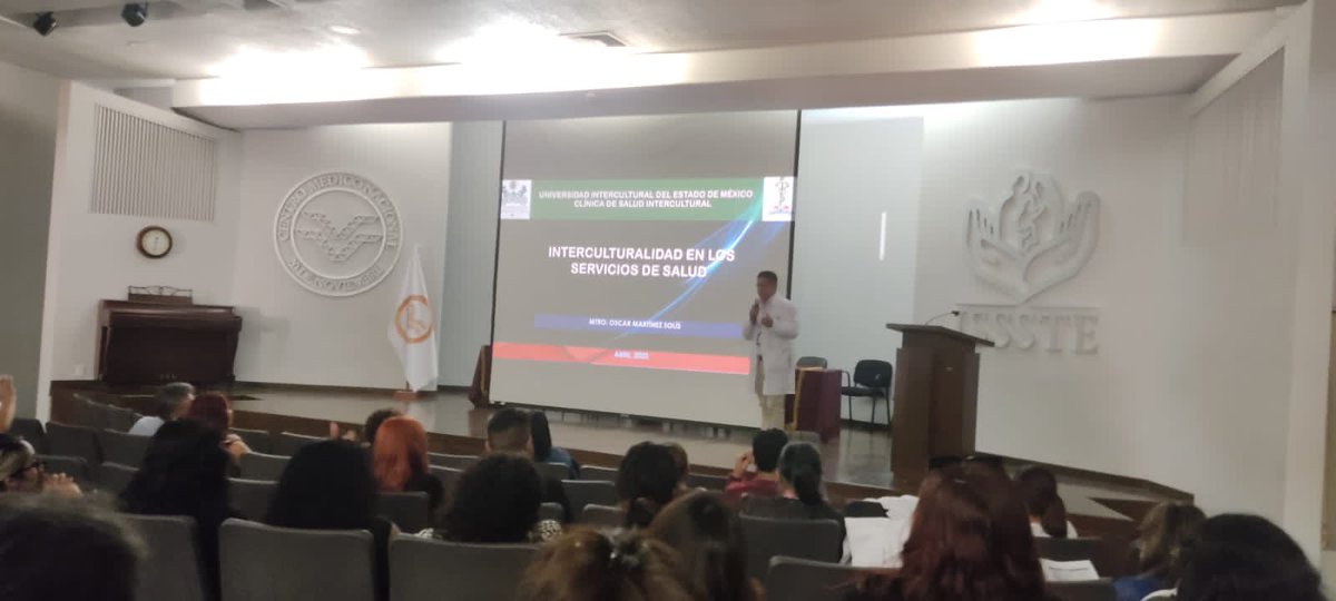 UIEMOficial's tweet photo. El Mtro. Oscar Martinez y el L.S.I. Diego Moreno, titulares de la clínica de #SaludIntercultural, participaron como ponentes en el Congreso en Honor a la Trayectoria del Dr. Arturo Gómez Mera, en el Centro Médico Nacional 20 de Noviembre (ISSSTE), #OrgulloUIEM 💚 https://t.co/LhnpTxrnnY