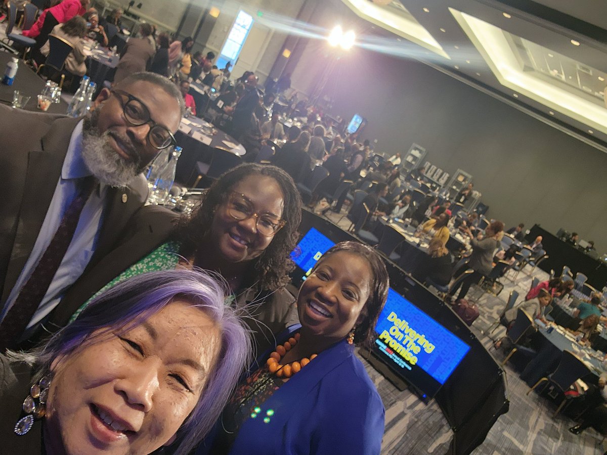 And it's a wrap! We facilitated a half-day preconfernce for new Senior Diversity Officers at the National Confernce for Diversity Officers in Higher Ed. Over 200 participants! Great colleagues, love this team. #nadohe2023 #csueb @DiversityCSUEB @calstate #Diversity
