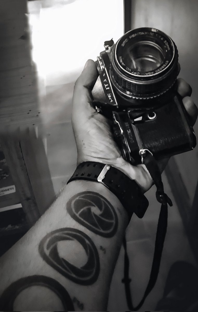 Nidhin_K_S_'s tweet image. Pentax.... 📸💕
#cameralover #OldIsGold #pentax #cameralife #fallinlove #photography