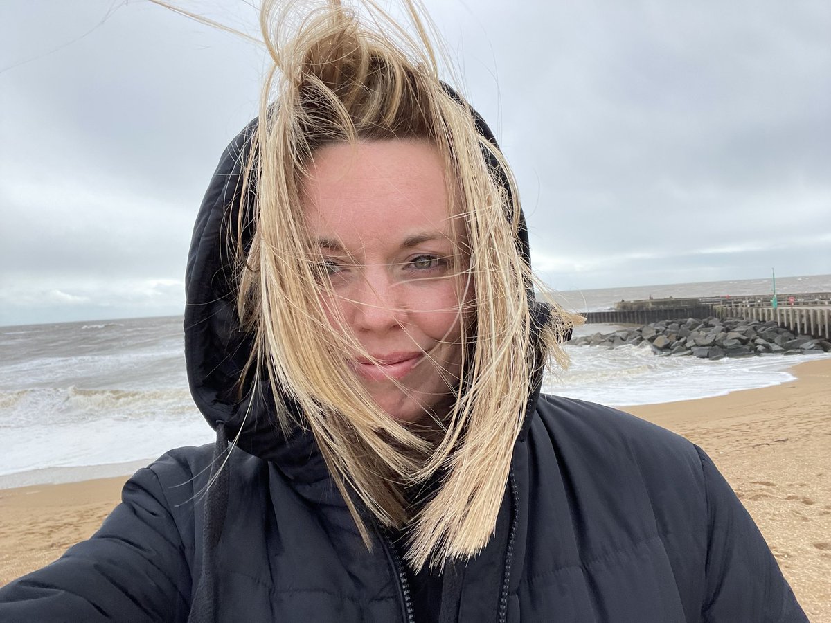 Miss_K_Geog's tweet photo. 🌊 W E S T  B A Y 🌊

First stop on my road trip along the Dorset Coastline and it has certainly been a windy start!

#windweatherwarning #geographyteacherontour #dorsetcoastline #roadtrip https://t.co/7wAEeW3p2i