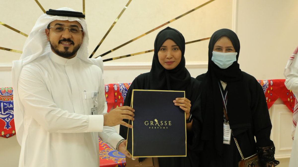 جانب من صور مائدة الإفطار  الجماعي الرمضاني  بـ #مستشفى_الملك_عبدالعزيز_بمكة 
بحضور المدير التنفيذي للمستشفى الدكتور ضياء مختار  والمدراء التنفيذيين وعدد من منسوبو المستشفى .
في جو يسوده الألفه والمحبه 
تضمن الافطار الجماعي مسابقات وجوائز