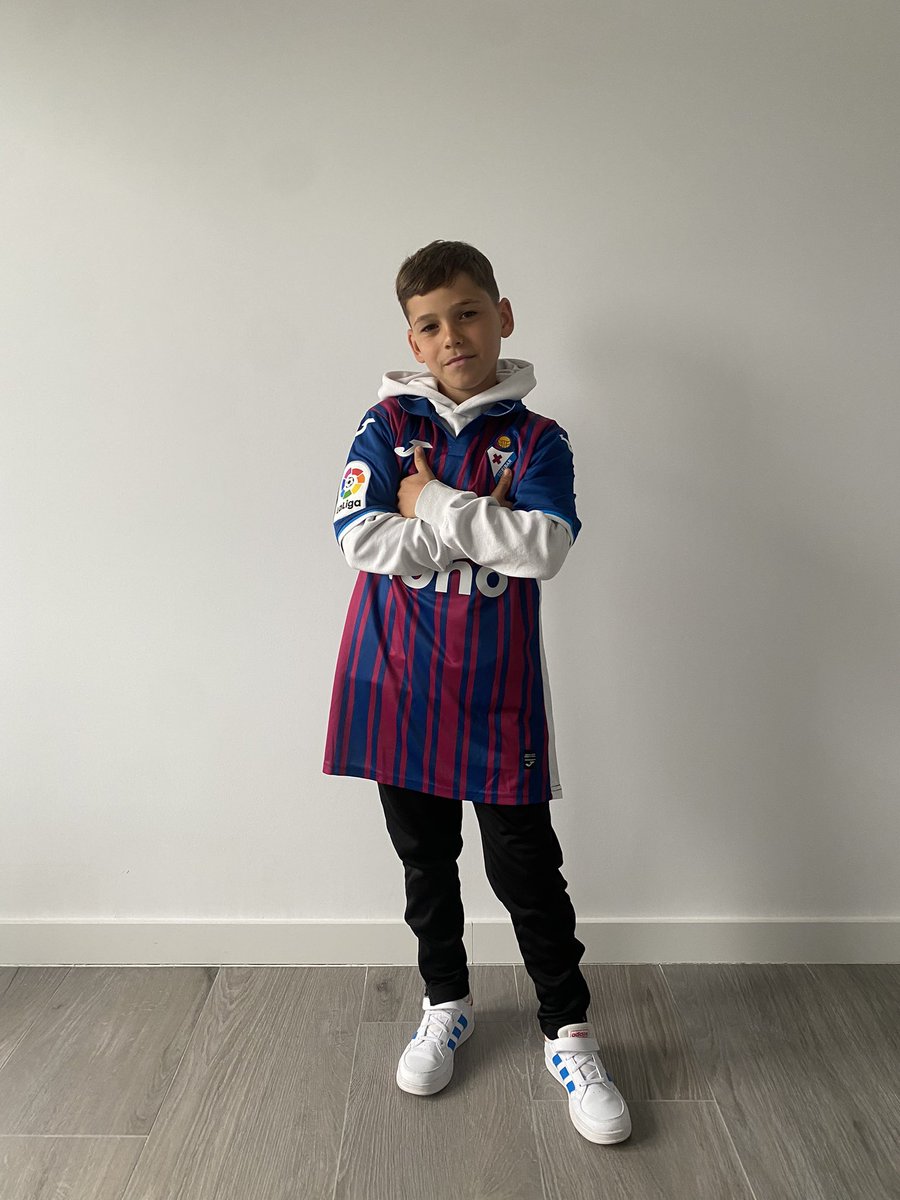 anibarrinno's tweet photo. Aupa Eibar, Gora Eibar 🔴🔵 @SDEibar 💪🏿💪🏿💪🏿💪🏿 https://t.co/IyIfKqwyLA