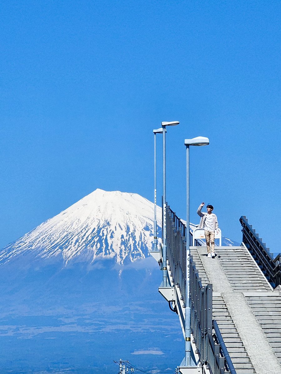 jafirst_mexico's tweet photo. TW @firstfh5
Amanos ver a First tan feliz y contento en el Fuji-San 🇯🇵
##รักแรกของเฟริ #DomJiw #JaFirst #จาเฟริสท์ #First_Chalongrat #
#FirstCLR25thBirthday
#first25bdtrip https://t.co/rXoXYPPiMK