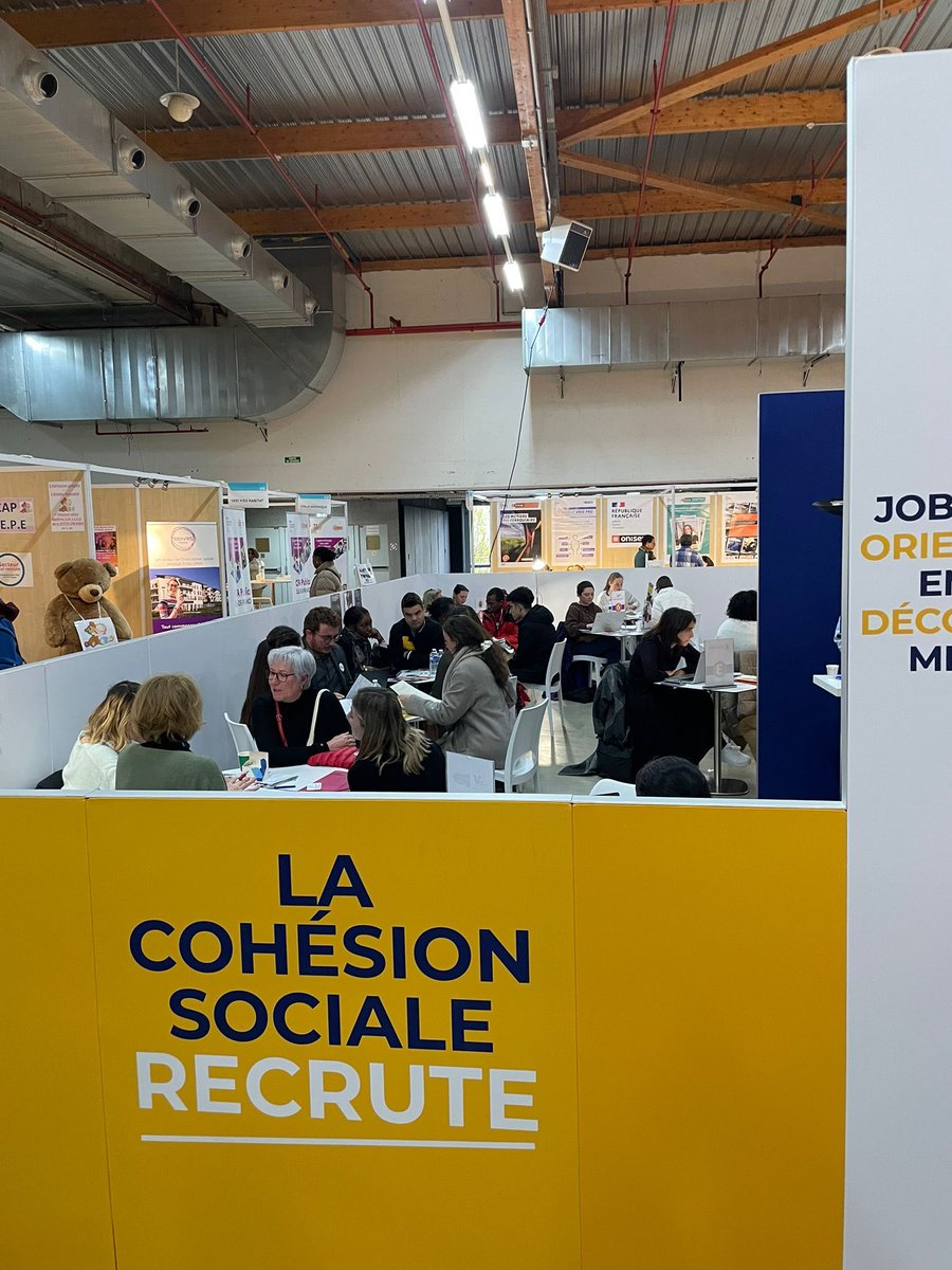 uniformation_'s tweet photo. La Cohésion sociale recrute au salon Jeunes d'Avenirs de Paris à Montreuil ! 297 jeunes rencontrés en job dating aujourd’hui et 22 employeurs présents sur 2 jours, il est encore temps de venir on pus voir sur le stand G2. https://t.co/dILMCCYJmv